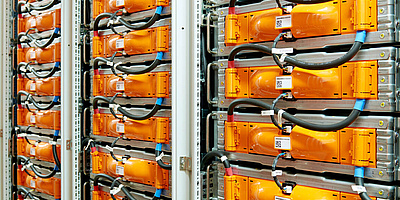 Der Batteriespeicher im Innovationskraftwerk in Dresden (Foto-Copyright: Fotografisch / Quelle: SachsenEnergie AG)