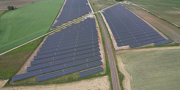 Das Bild zeigt den Solarpark Pasewalk