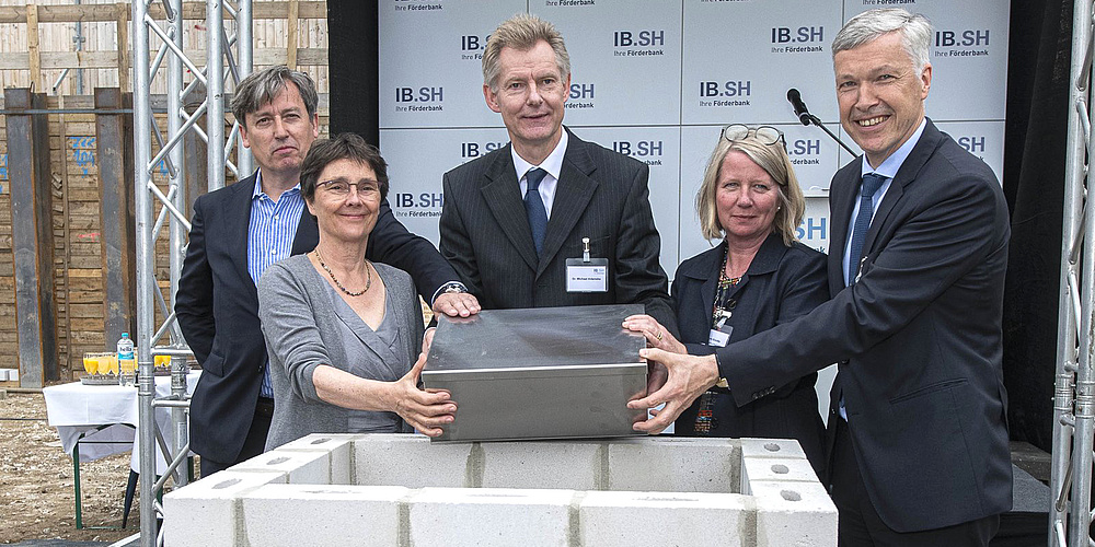 Hier sehen Sie die Grundsteinlegung des IBSH-Neubau in Kiel