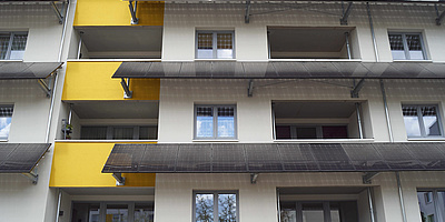 Solarmodule an der Südfassade des Mehrfamilienhauses im Albert-Mücke-Ring in Meißen (Foto: SEEG Service GmbH)