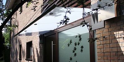 Das Bild zeigt den Eingangsbereich des Wohnhauses.