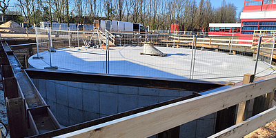Bau der Eisspeicher-Wärmepumpe für das Schulzentrum Nord in Norderstedt