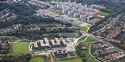 Hier sehen Sie eine Luftaufnahme des Campus der Uni Bielefeld
