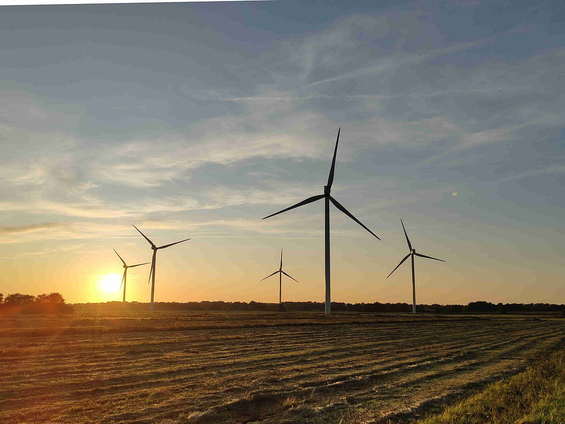 Nur ein konsequenter Ausbau der erneuerbaren Energien, auch der Windkraft an Land, kann dazu beitragen, zukünftig möglichst viel Wasserstoff grün anstelle von blau herzustellen. (Foto: energie-experten.org)