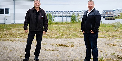 In Teamarbeit zum Erfolg: Peter Mausolf, Key Account Manager Planer bei Bosch Thermotechnik (links), Henrik Gotsch, Geschäftsführer Gotsch GmbH (rechts) (Quelle: Bosch)