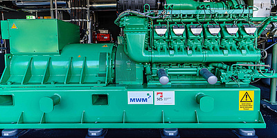 Das Heizkraftwerk hat eine elektrische Leistung von zwei Megawatt und zusammen mit den Gaskesseln eine Wärmeleistung von acht MW. (Foto-Quelle: Stadtwerke Wernigerode GmbH)