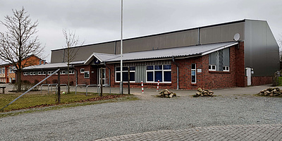 Das Bild zeigt die die Mehrzweckhalle des TSV Sieverstedt.