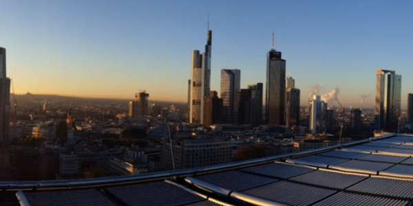 Frankfurter Turmcenter als wegweisendes solargekühltes Gebäude (Foto: © Drees & Sommer SE)