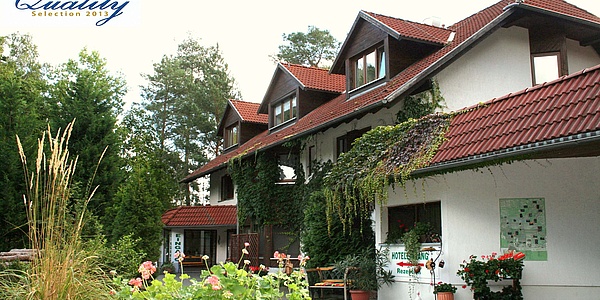 Das Bild zeigt das Hotel & Restaurant "Haus Irmer" in Kolkwitz von außen.