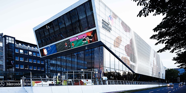 Dortmund: Wärmedämmglas-Fassade für deutsches Fußballmuseum