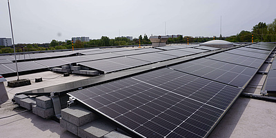Photovoltaik-Anlage auf der Nordwandhalle in Hamburg-Wilhelmsburg
