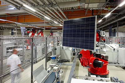 aleo solar AG verdreifachte Modullieferung nach Griechenland_hier_Modul-Produktion Prenzlau_Foto_aleo solar AG