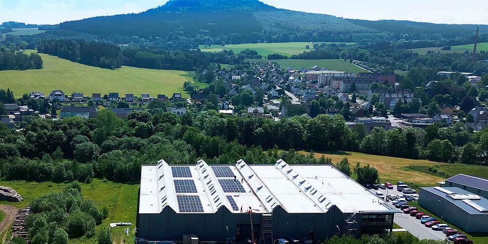 Werkshalle der Firma UNGER in Cranzahl mit Solaranlage