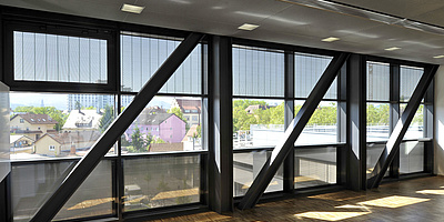 Hier seien Sie das Innere des neuen Laborgebäudes des Fraunhofer Instituts in Freiburg