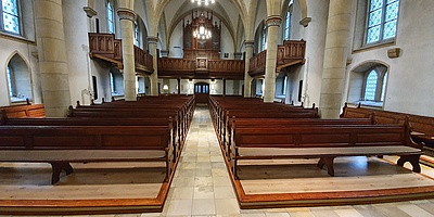 Hier sehen Sie das Innere der Kirche am Steinhügel in Witten