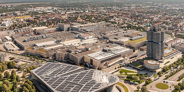 Hier sehen Sie eine Luftaufnahme der BMW-Welt in München