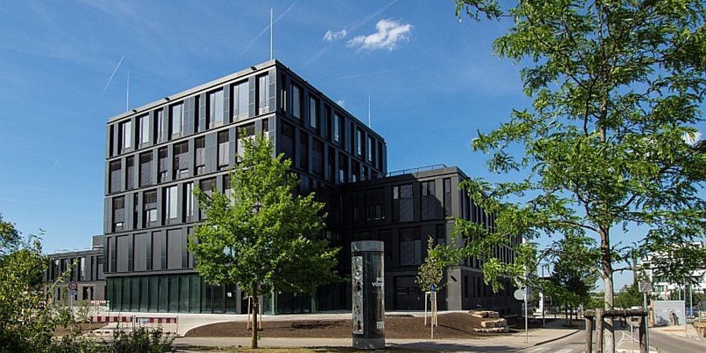 Hier sehen Sie das neue Institutsgebäude des ZSW in Stuttgart