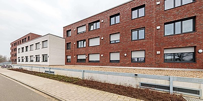 Das Bild zeigt das Mehrfamilienhaus in Nordhorn.