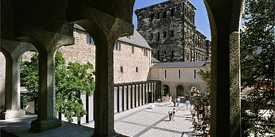 Das Bild zeigt den Eingang zum Stadtmuseum. 