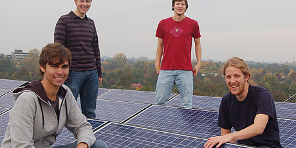 Hier sehen Sie die Solaranlage auf dem Dach des Gebäudes der Uni Heidelberg