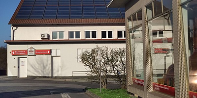 Eine Solarwärmeanlage liefert umweltfreundliche Wärme für den Brauprozess in der Hütt-Brauerei in Baunatal-Rengershausen (Foto: energie-experten.org)