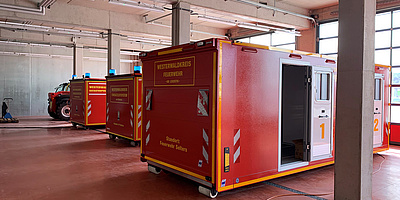 Das Bild zeigt die Fahrzeughalle der Freiwilligen Feuerwehr Selters