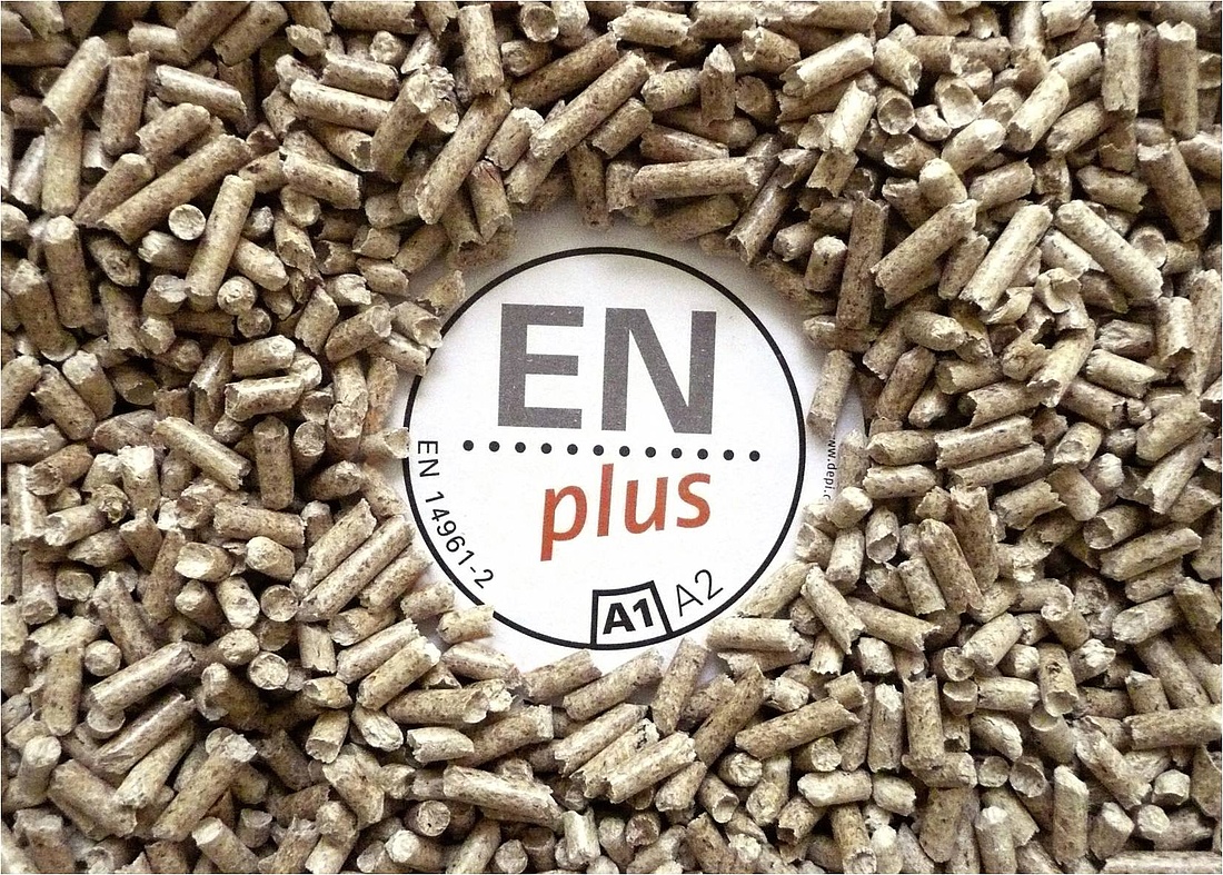 Mit Pellets, die das Qualitätssiegel ENplus erfüllen, kann eine Pelletheizung emissionsarm und störungsfrei betrieben werden. (Grafik: Deutsches Pelletinstitut)
