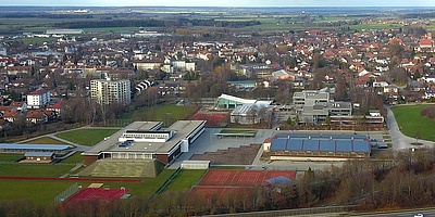 Das Bild zeigt das Gymnasium in Buchloe.