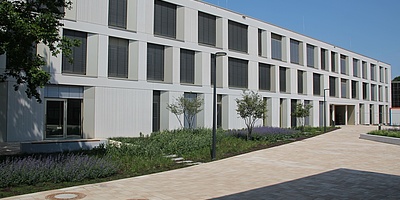 Hier sehen Sie das neue Schulgebäude in Hannover "Auf der Bult"