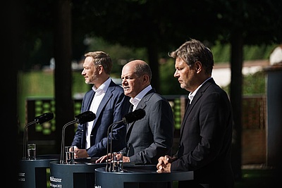 Das Bild zeigt Bundeskanzler Scholz, Wirtschaftsminister Habeck und Finanzminister Lindner