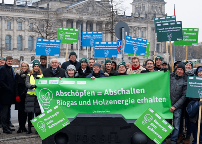 Protestaktion von Bioenergie-Bauern vor dem Deutschen Bundestag in Berlin