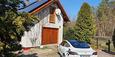 Das Einfamilienhaus in Blossin in Heidesee bei Berlin erreicht den größtmöglichen Energie-Selbstversorgungsgrad. (Foto: Gexx aeroSol GmbH)