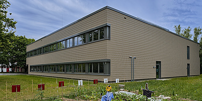 Das Bild zeigt das neue Oberstufengebäude der Robert-Jungk-Gesamtschule