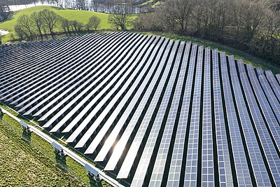 Ab dem 1. Januar 2021 ändern sich durch das EEG 2021 gerade bei der Photovoltaik einige Spielregeln für neue Anlagen, aber auch Randbedingungen für bestehende und vor allem für Ü20-Anlagen. (Foto: energie-experten.org)