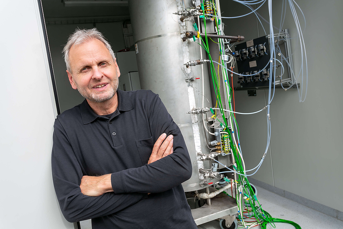 Treibt die Entwicklung von Technologien zur Erzeugung von grünem Wasserstoff voran: Viktor Hacker vom Institut für Chemische Verfahrenstechnik und Umwelttechnik der TU Graz. (Foto: © Frankl - TU Graz)