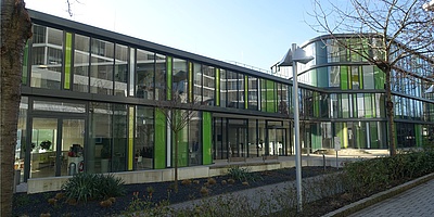 Das Bild zeigt das GIZ-Haus in Eschborn von außen.