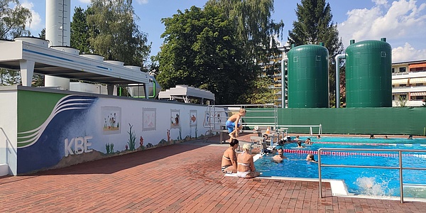 Das Freibad in Ellerau wird mit Wärme aus einem Biogas-BHKW versorgt (Foto: energie-experten.org)