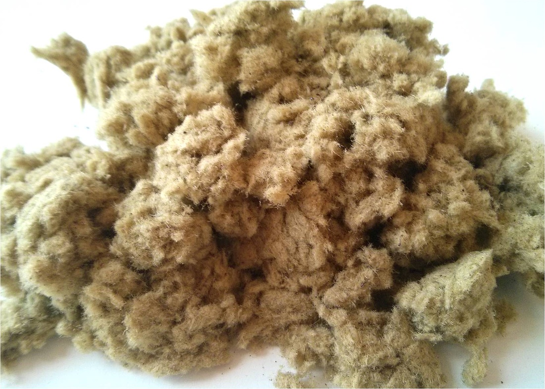 Steinwolle ist ein Mineralwolle-Dämmstoff und kann in Flockenform zur Kerndämmung eingesetzt werden. (Foto: energie-experten.org)