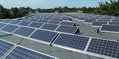 Photovoltaik-Anlage auf dem Dach der Albert-Schweizer-Schule in Köln (Foto: Energiegewinner eG)