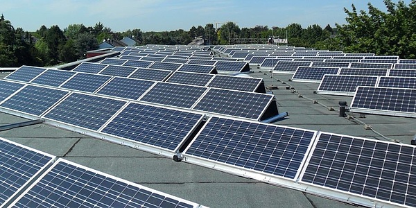Photovoltaik-Anlage auf dem Dach der Albert-Schweizer-Schule in Köln (Foto: Energiegewinner eG)