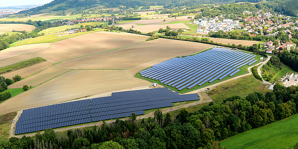 Blick auf die Freiflächen-Fotovoltaikanlage der Stadtwerke Schwäbisch Hall in Michelbach an der Bilz. (Foto: Stadtwerke Schwäbisch Hall)