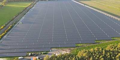 Das Bild zeigt den Solarpark Nochten 